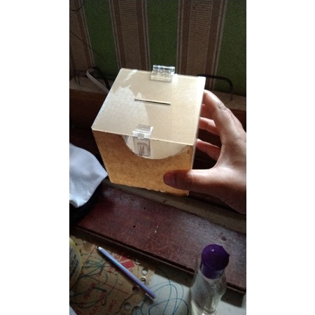 

kotak undian kotak kupon kotak amal akrilik