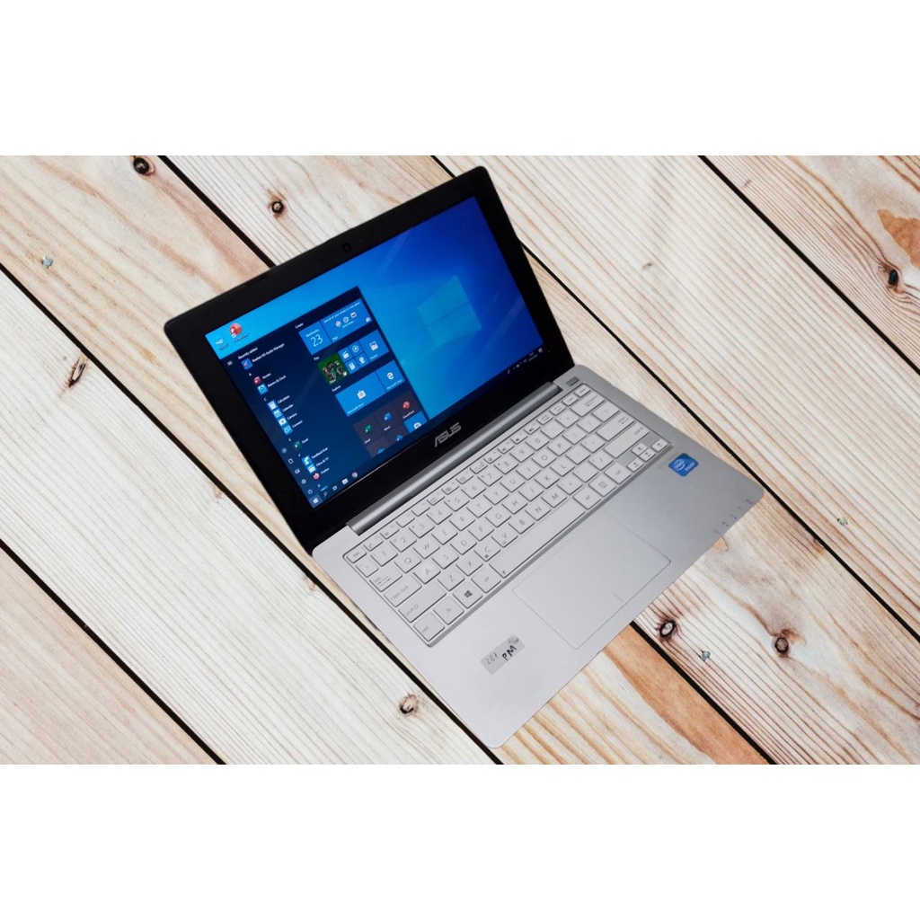 PROMO...! NOTEBOOK LAPTOP SECOND ASUS  MEMORY 4 GB HDD 500 GB 12 INCH GENERASI BARU ZOOM WIFI WEBCAM WINDOWS 10 SIAP PAKAI BERGARANSI BONUS TAS DAN MOUSE 2JUTAAN