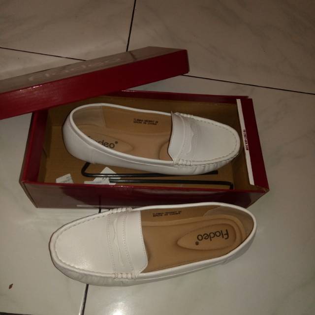 Sepatu Flat Shoes Putih Merk Fladeo | Shopee Indonesia