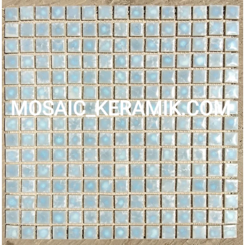 Mozaik interior rumah dan kolam renang