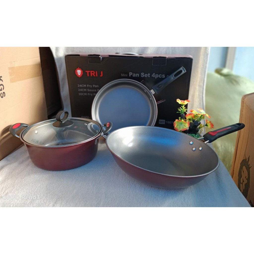Panci set tri J isi 3 panci + 1 tutup kaca