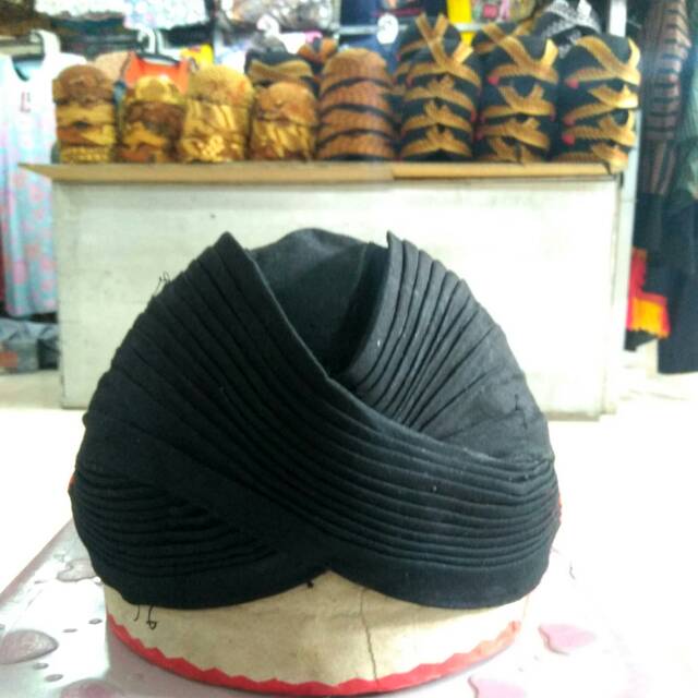 Blangkon hitam Jogja lipat sliwir