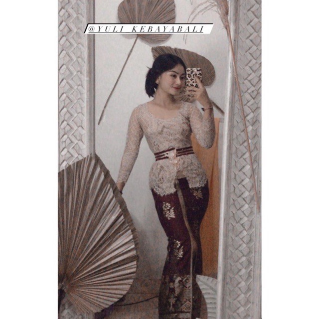 Set Kebaya Bali jadi modern Semi Italy/Semi France Tepi depan dengan rok duyung/mermaid
