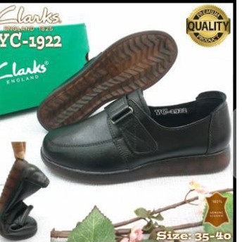 *Clarks YC-1922 Slip On*