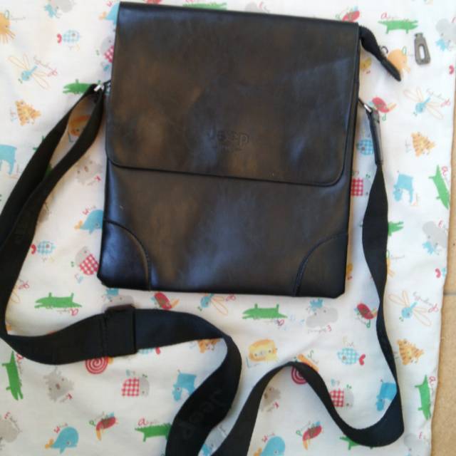 Preloved Tas Jeep Messenger Kulit kualitas Premium