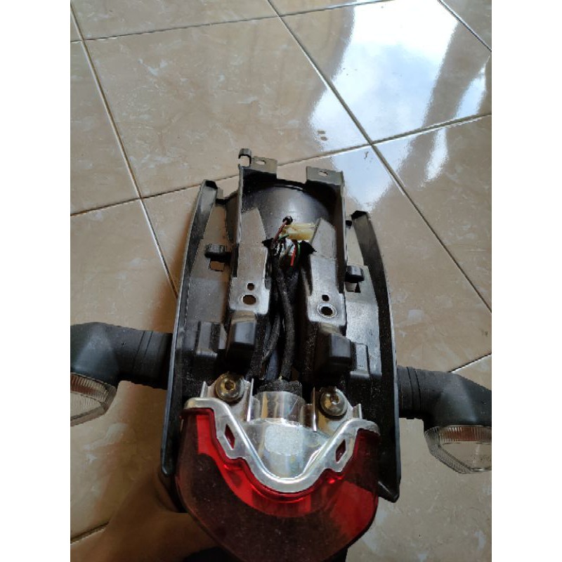 spakbor sepakbor belakang bagian atas crf 150L set lampu stop dan sein