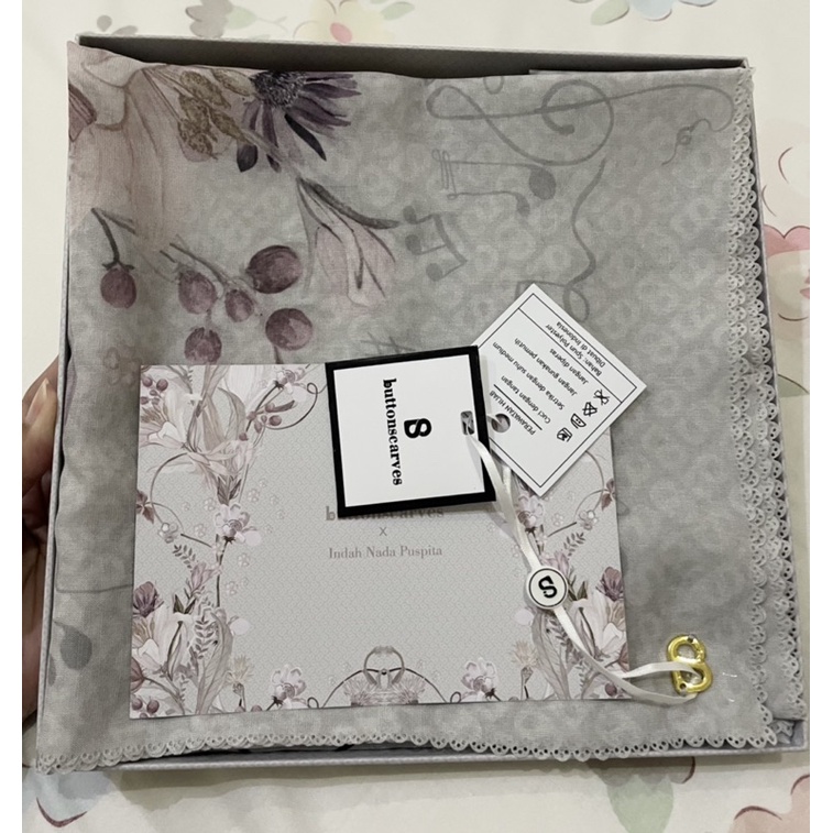 Buttonscarves Nada Series Dis NEW