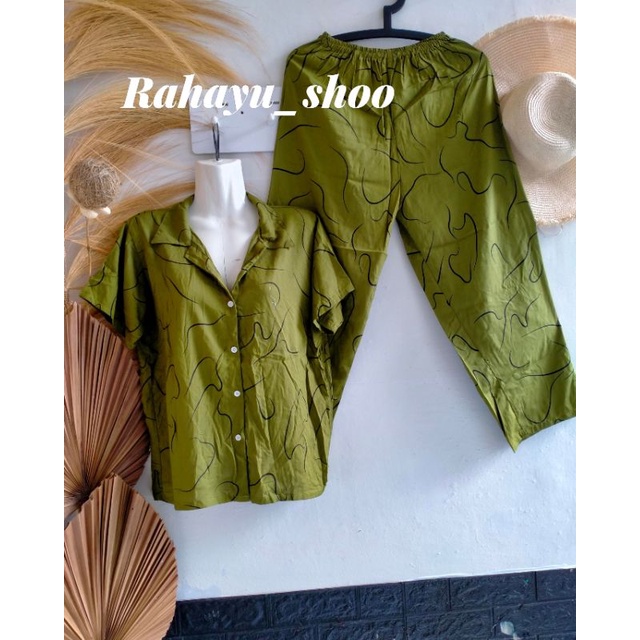 one set piyama motif cacing celana panjang