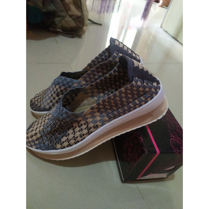 sepatu Wedges Slavina