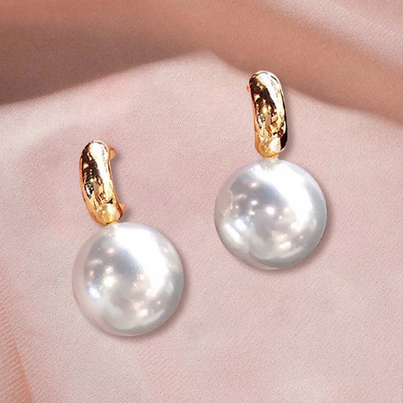 Anting Drop Mutiara Bulat Oversize Warna Emas Gaya Korea Bohemian Untuk Wanita