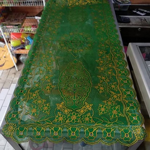 Taplak meja tamu plastik