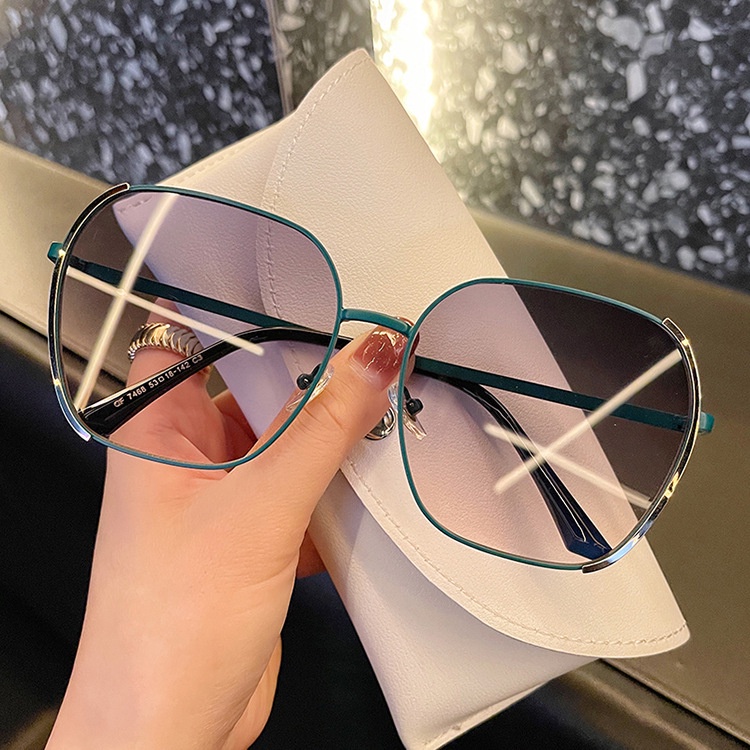 Korean Fashion Oversized Sunglasses Women Eyewear Uv400