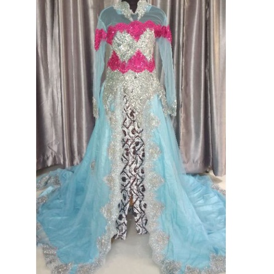 Gaun biru muda T 30.