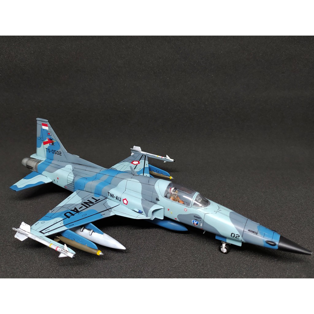Diecast Pesawat Jet Tempur F-5 E Tiger II TNI AU Indonesia Skala 72