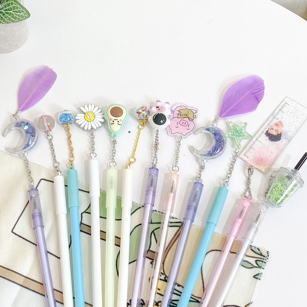 

1 LUSIN PEN GANTUNGAN RANDOM / 1 SET 12 PCS PULPEN GEL TINTA HITAM GANTUNGAN HIASAN RANDOM MANIK GLITTER WARNA WARNI LUCU