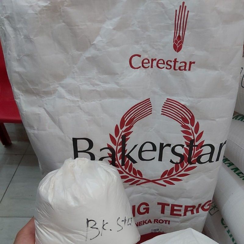 

tepung terigu bakerstar merah