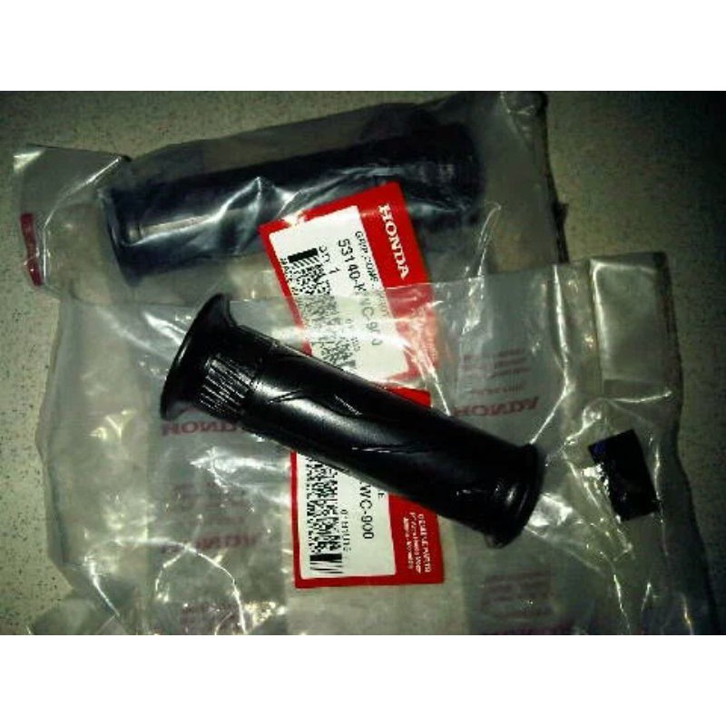 53166KWC900 & 53140KWC900 Handfat / handgrip sarung stang + pipa gas honda cs1 ori AHM (sepasang)