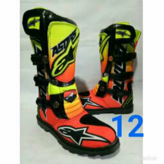 Sepatu cross trail anak print motif