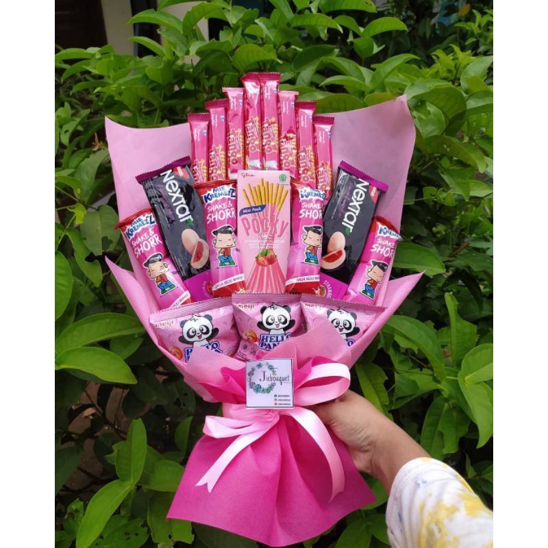 (S) buketsnack lucu buket pink hadiah ulangtahun hadiah wisuda kado pacar