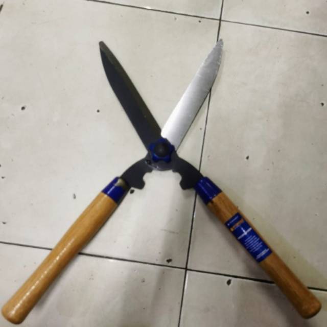 Gunting pagar / gunting rumput / gunting dahan gagang kayu TORA