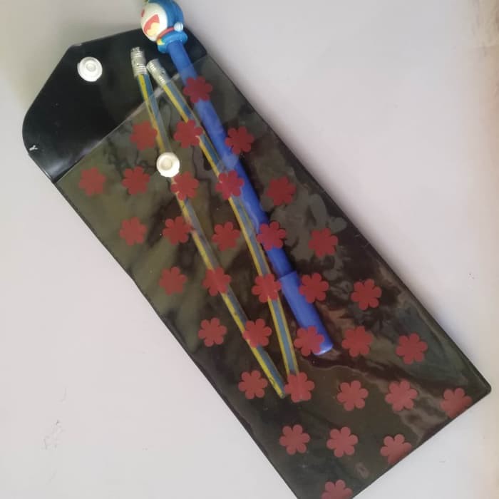 

Promo Tempat Pensil Plastik Hitam Motif Bunga (DAS)