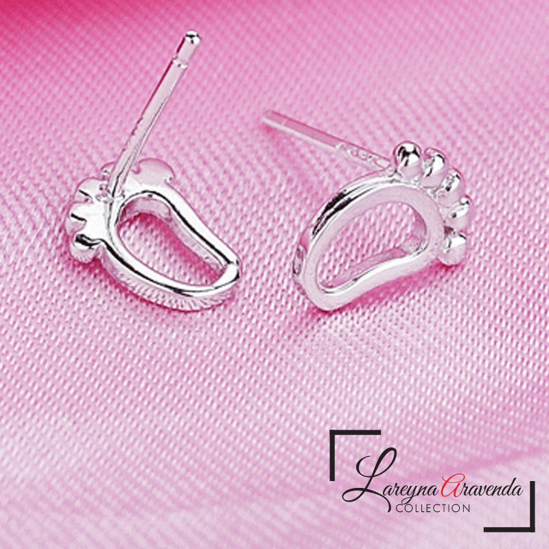 Anting Wanita Titanium Motif Kaki Anti Karat Non Alergi AT063