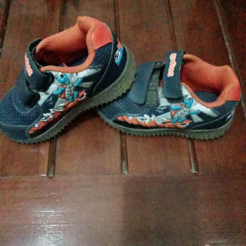 PRELOVED SEPATU ANAK TK ARDILES