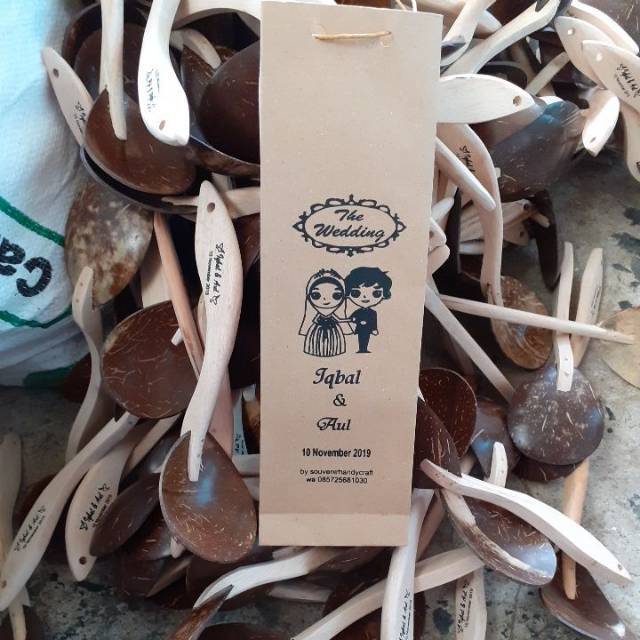 SOUVENIR PERNIKAHAN DAN LAHIRAN ATAU KHITANAN IRUS BATOK KELAPA
