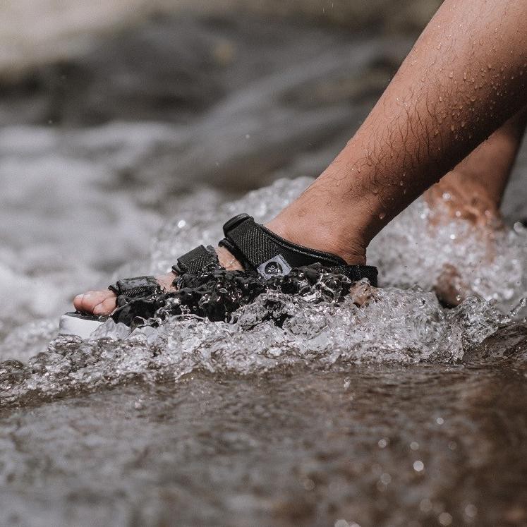 Harga Bersahabat.. Wakatobi Black 4.2 - Sandal Gunung Pria dan Wanita - Runo Project