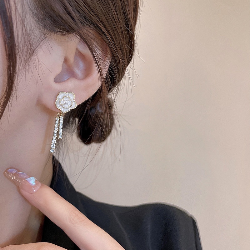 Anting Rumbai Desain Camellia Gaya Retro Untuk Wanita