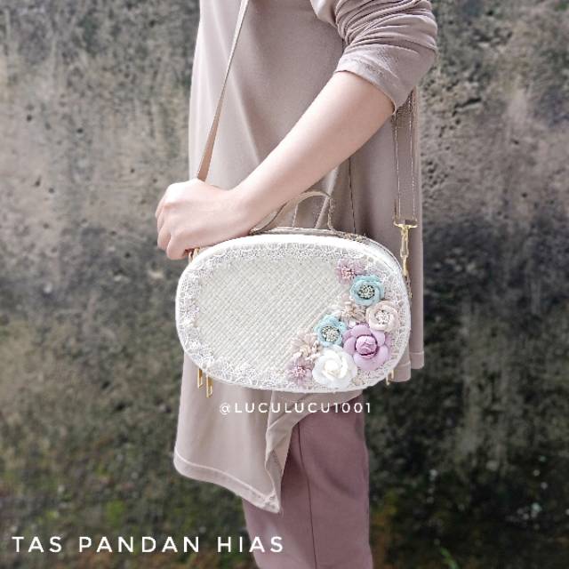 Tas Oval Pandan Hias