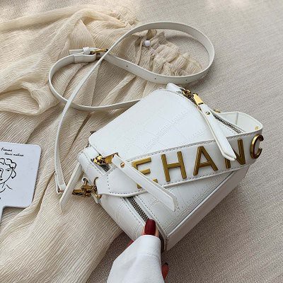 CR 7001 RISCE TAS SELEMPANG IMPORT WANITA CEWEK PEREMPUAN JAKARTA BATAM BQ 2642 LT 1725