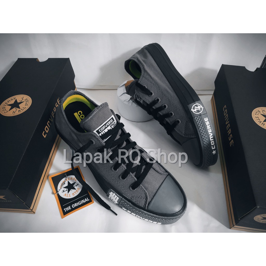 Sepatu Sneakers All Star Marun Casual Converse Chuck Taylor Undefeated Marun All-Star Ox Vietnam