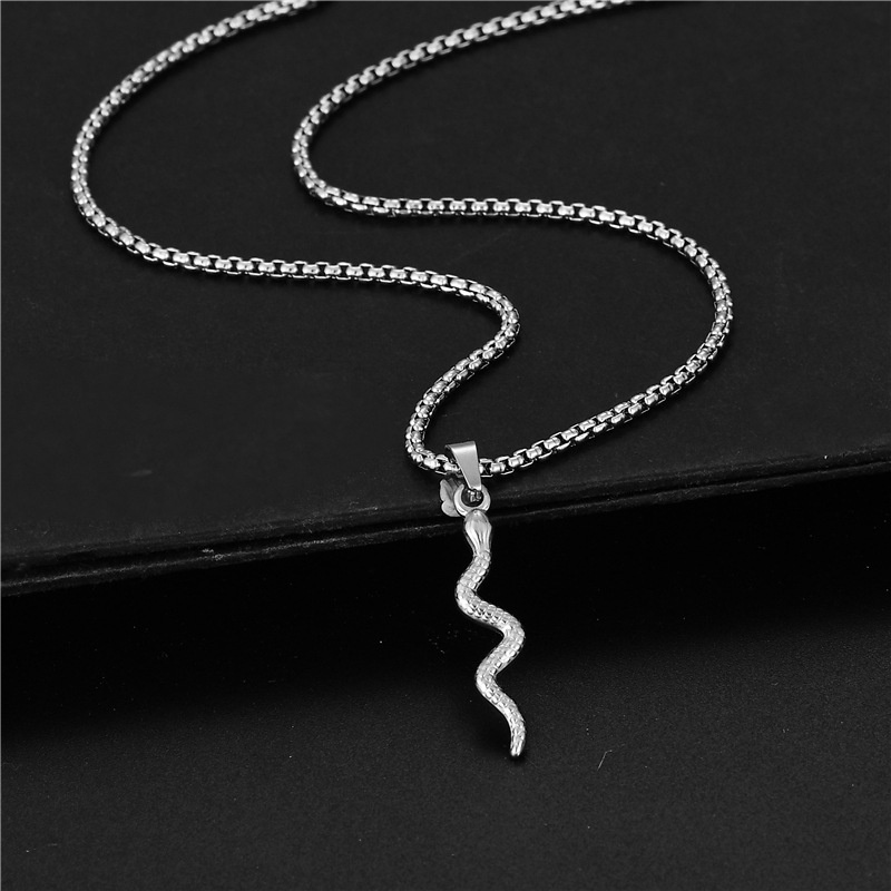 Fashion baru stainless steel yang dipersonalisasi kalung ular pesona titanium baja klavikula rantai