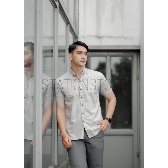 kemeja polos pria slimfit lengan pendek warna silver