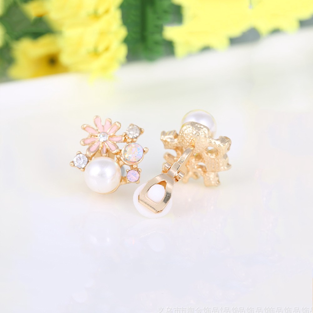 Anting Klip Tanpa Tindik Desain Bunga Hias Kristal Mutiara Imitasi Gaya Korea Untuk Wanita