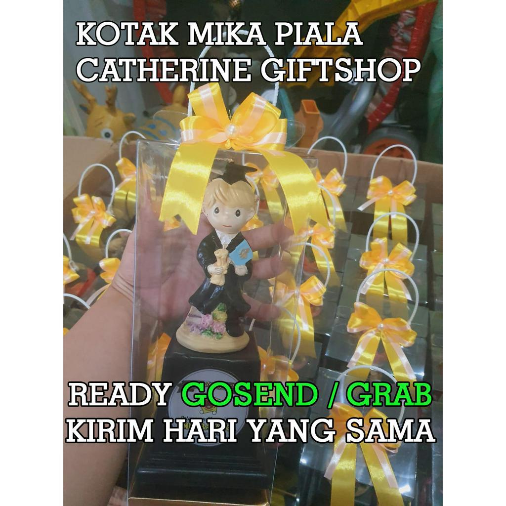 

BAHAN PREMIUM Kotak Mika Ekonomis ukuran 10 x 10 x 25 untuk piala / boneka wisuda /boneka kado 10x10x25