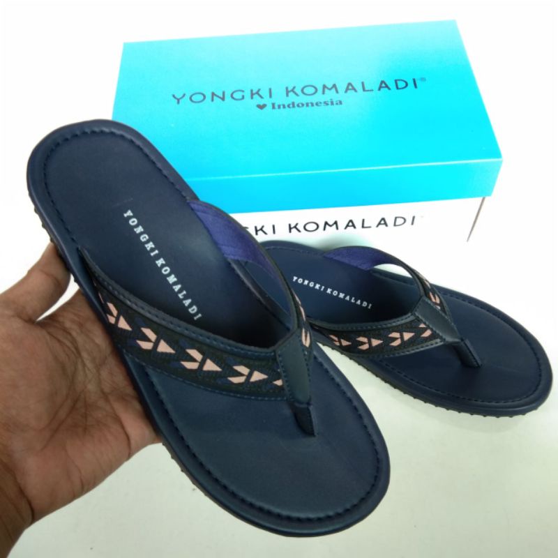 Sandal Pria Yongki Komaladi Casual Terbaru