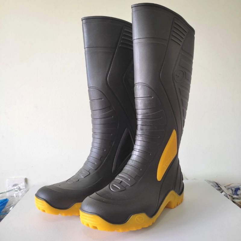 AP Boots Terra Sepatu Boot Hitam Kuning Tangguh dan Fleksibel