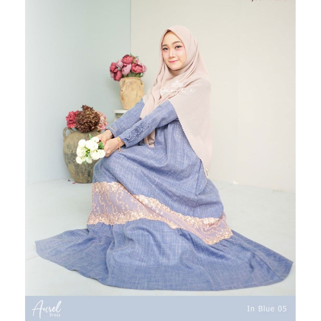 Aurel dress by Jasmine