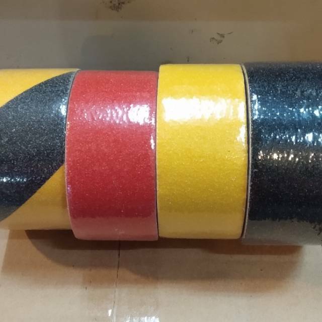 Anti slip tangga lantai garasi Safety walk tape lakban Anti slip tangga lantai garasi Safety walk tape lakban