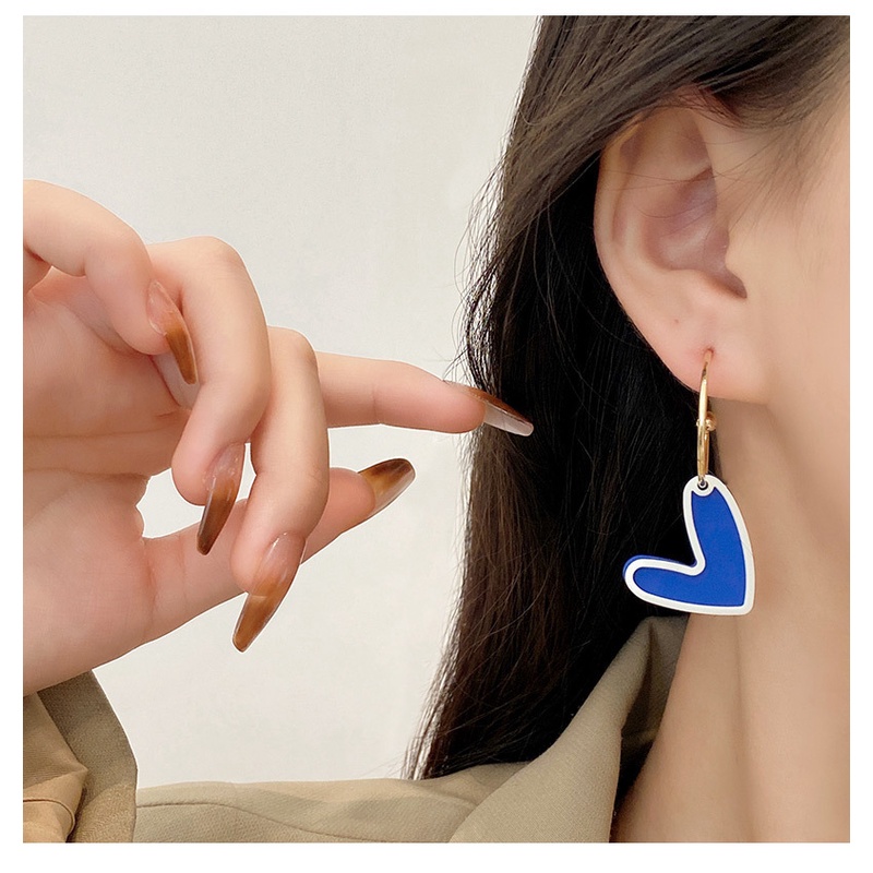 Anting Tusuk Motif Hati Warna Biru Kontras Untuk Wanita