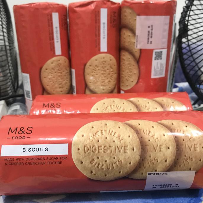 

DIGESTIVE COOKES DARK CHOCOLATE PLAIN MARK SPENCER M&S BISKUIT COKLAT - MILK BIRU
