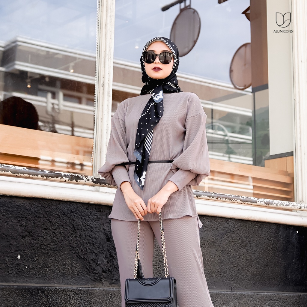 Alunicorn - Zaara Pleats -  Blouse Wanita - Pants Wanita-Blouse Creamy