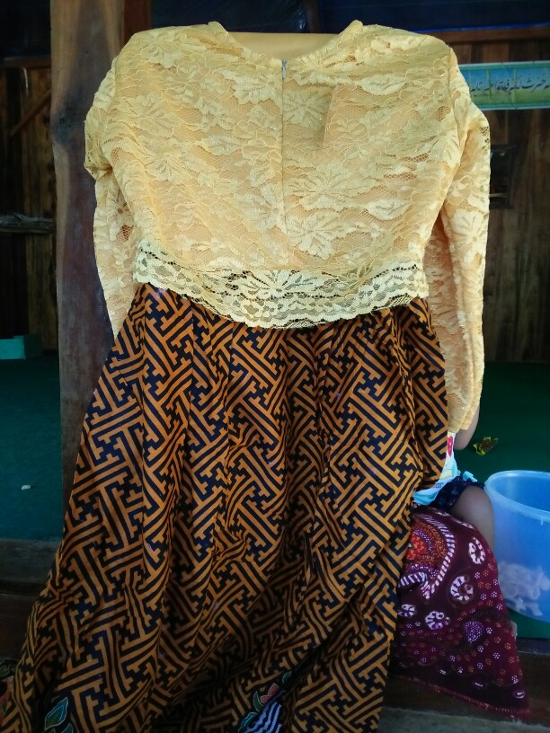 Nayaka Batik-couple Sarah Tille Slendang Payet Mutiara Lengan Panjang Termurah | Anjella Hauw Couple