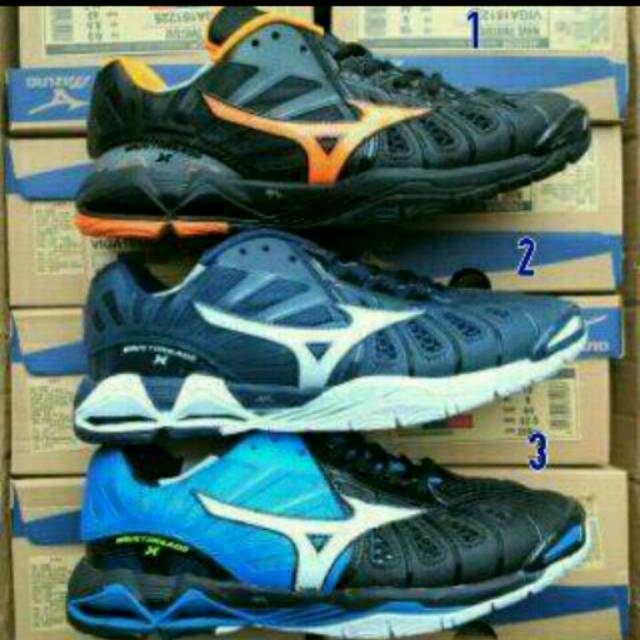 mizuno wave tornado 10