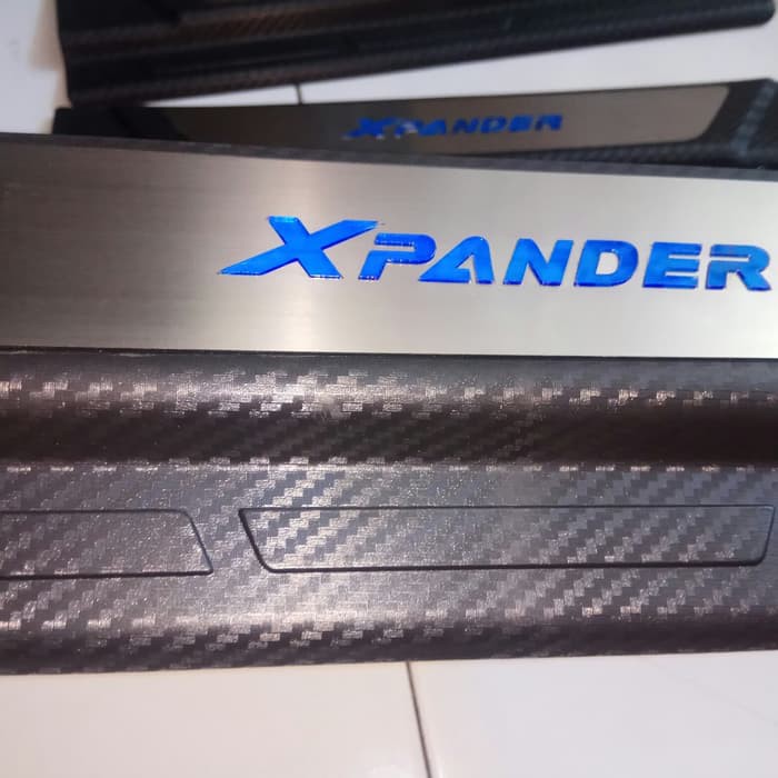 SILL PLATE SAMPING LED CARBON XPANDER SILLPLATE LED PINTU XPANDER