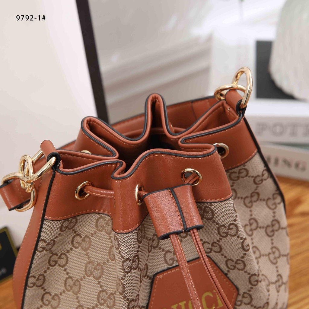 GC  GG Canvas Bucket Bag 9792-1