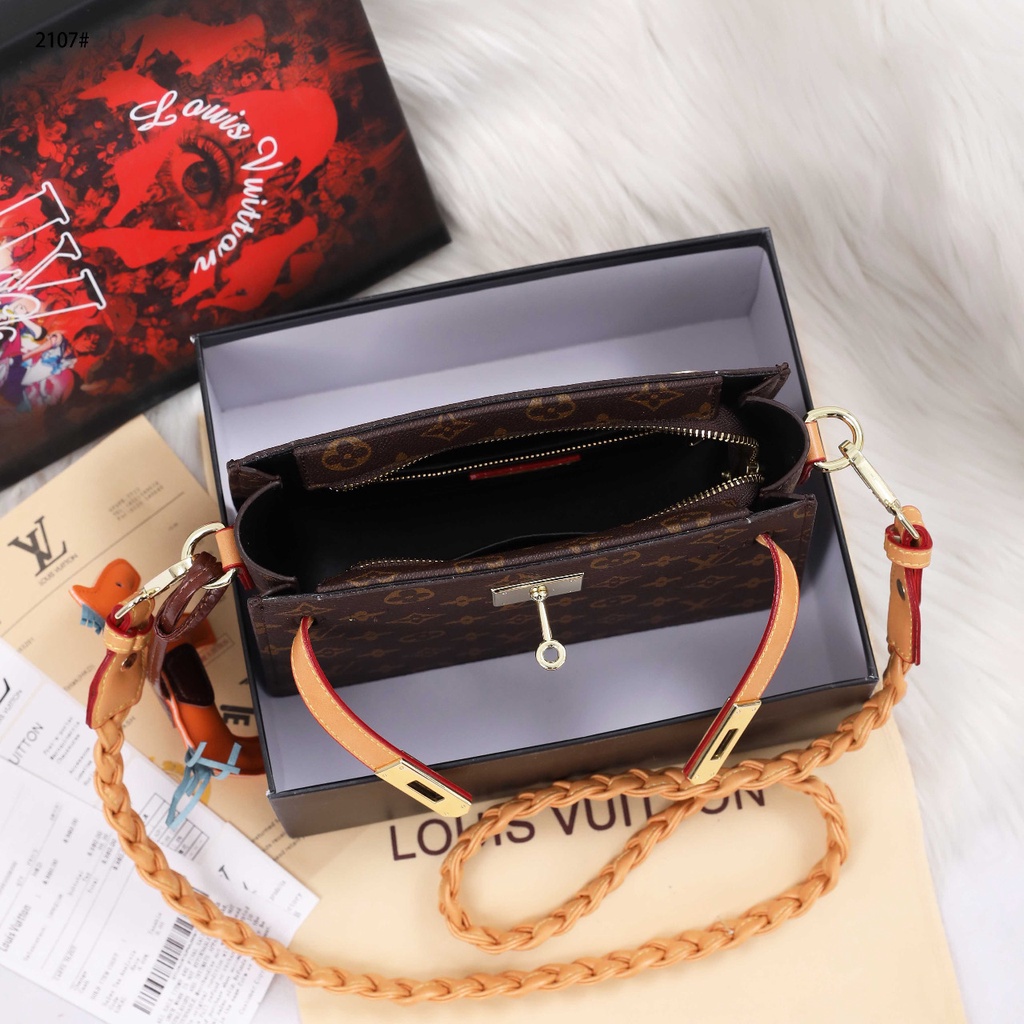 Shoulder Bag With Leather Horse Keychain #2107