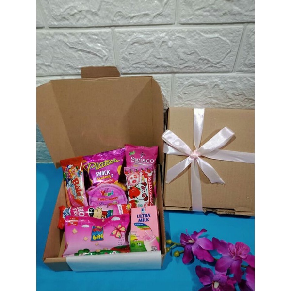 

Hampers jajan ulang tahun wisuda souvenir ulang tahun